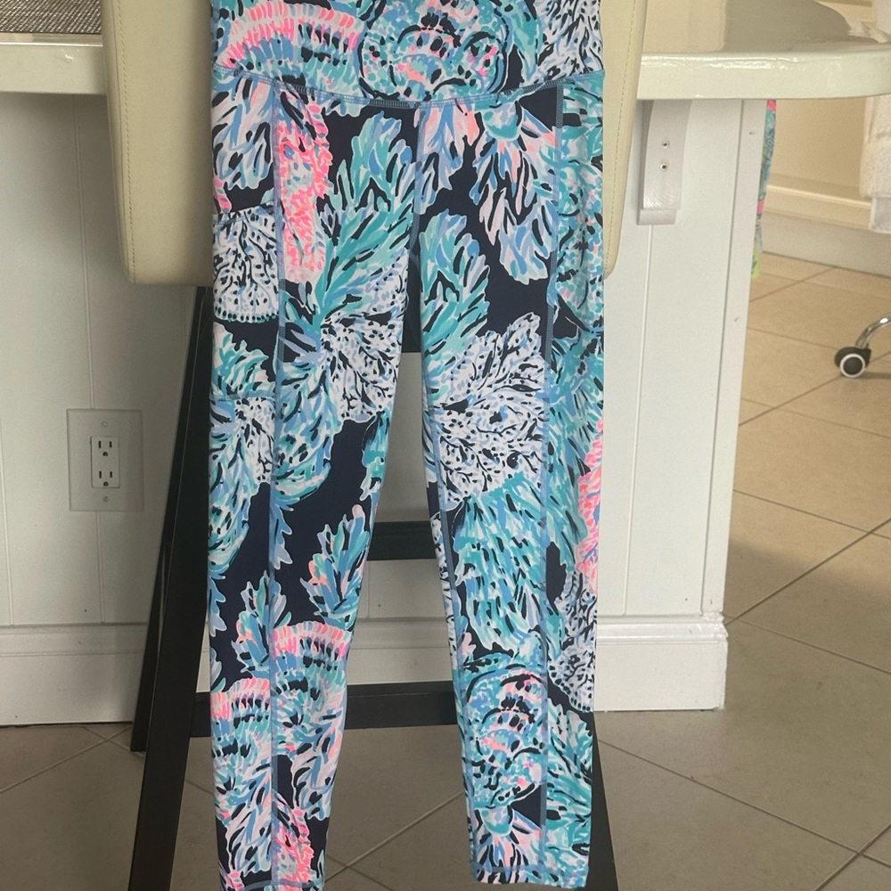 Like new worn once wrong size. XS Lilly Pulitzer weekender.